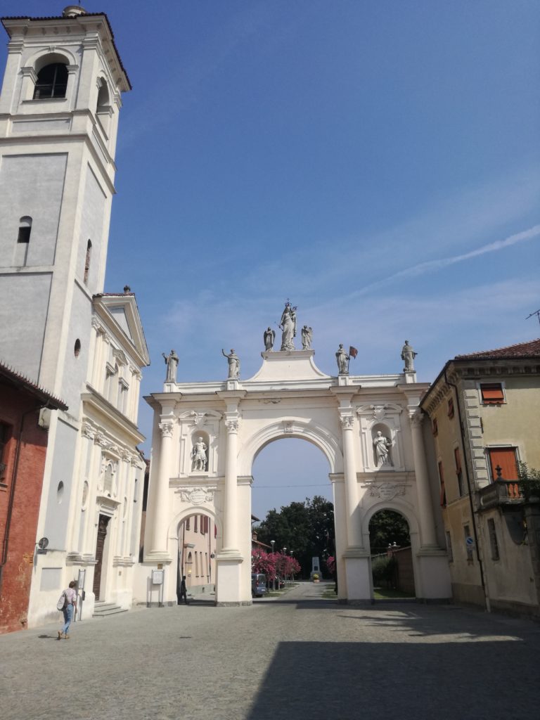 cherasco-piemonte-visitare-langhe