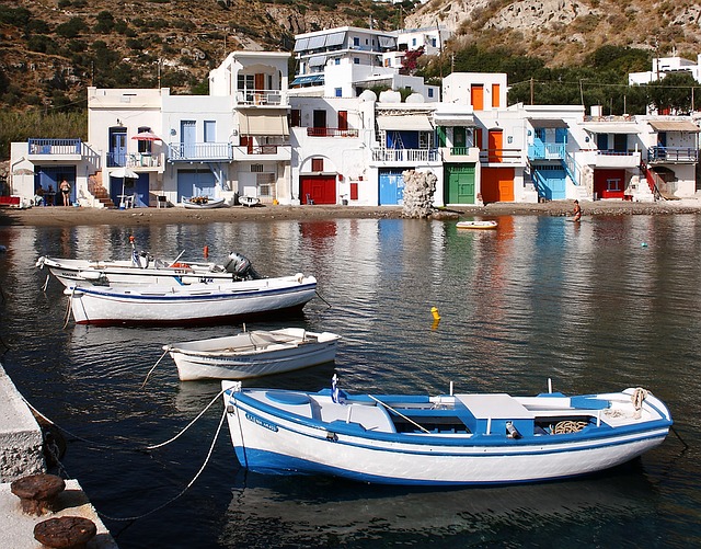 da-santorini-a-milos-vacanze-isole-greche